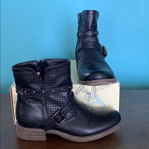 Size 5 Skecher Booties